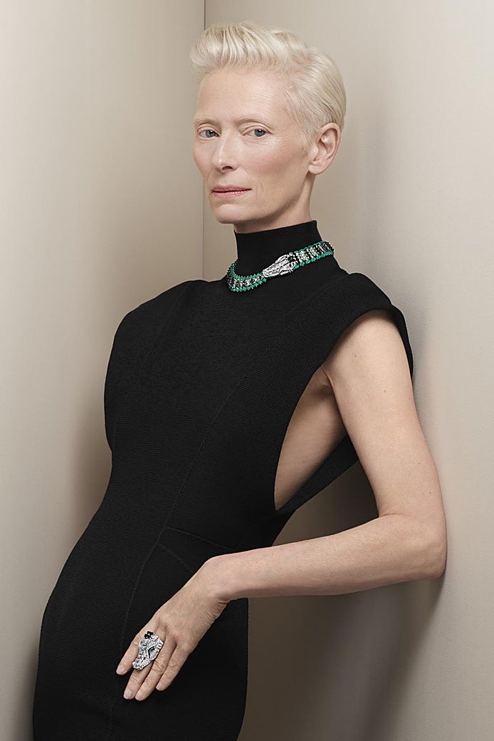 tilda-swinton-se-estrena-como-embajadora-de-cartier-para-presentarnos